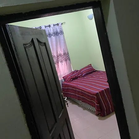 Holiday Apartments וארנה