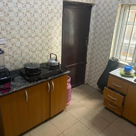 Holiday Apartments וארנה